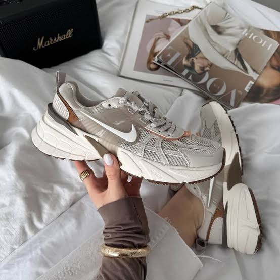 HIVA Sneakers